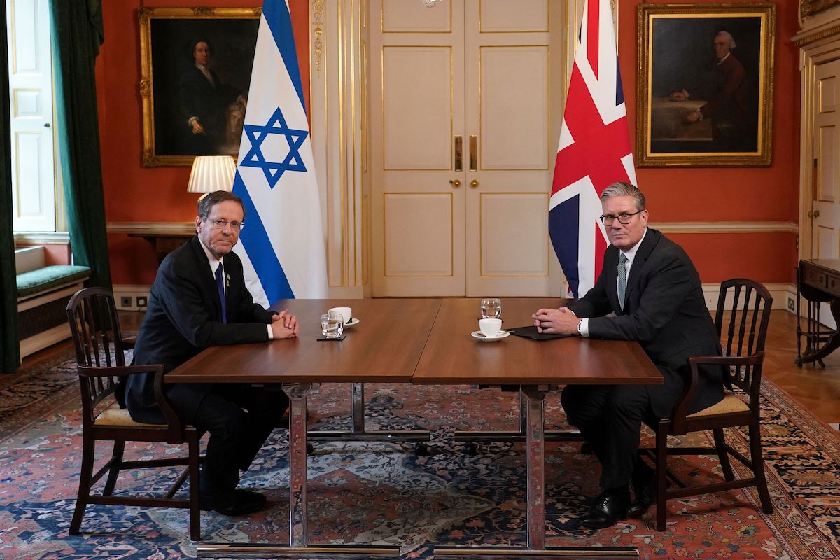 Britain's Prime Minister Keir Starmer and Israel's President Isaac Herzog pose meet in 10 Downing Street on Wednesday. (AFP)
