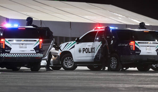Suspected violations can be reported on the toll-free number 911 in the Makkah and Riyadh regions, and 999 or 996 in other regions of the Kingdom. (AFP/File Photo)