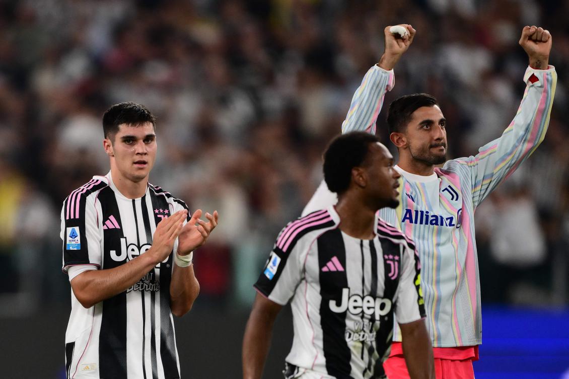 Juventus’ Montenegrin midfielder Vasilije Adzic applauds as he celebrates at the end of their Italian Serie A match against Inter Milan at the Allianz stadium in Turin, on Sept. 13, 2025. (AFP)
