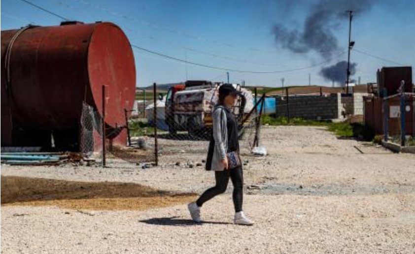 Frenchwoman Emilie Konig walks in northeastern Syria’s northeastern Syria’s Camp Al-Roj on March 28, 2021 where she is held with others suspected of being relatives of alleged members of the Daesh group. (AFP)