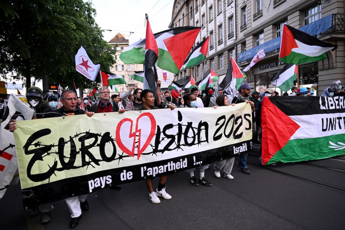 Protestors and activists from BDS (Boycott Desinvestissement Sanctions) hold Palestinian flags and a banner reading "Country of apartheid". (FILE/AFP)
