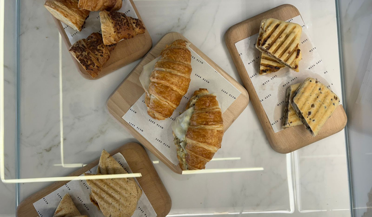 Meta café opens its doors, offering delicious coffee with an aromatic smell, calming atmosphere during the day and warm, cosy vibes in the evening. (AN Haifa Alshammari)