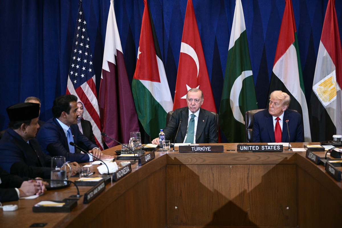 At table, L/R, Indonesia’s President Prabowo Subianto, Qatar’s Emir Sheikh Tamim bin Hamad Al-Thani, Turkey’s President Recep Tayyip Erdogan, and US President Donald Trump. (AFP)