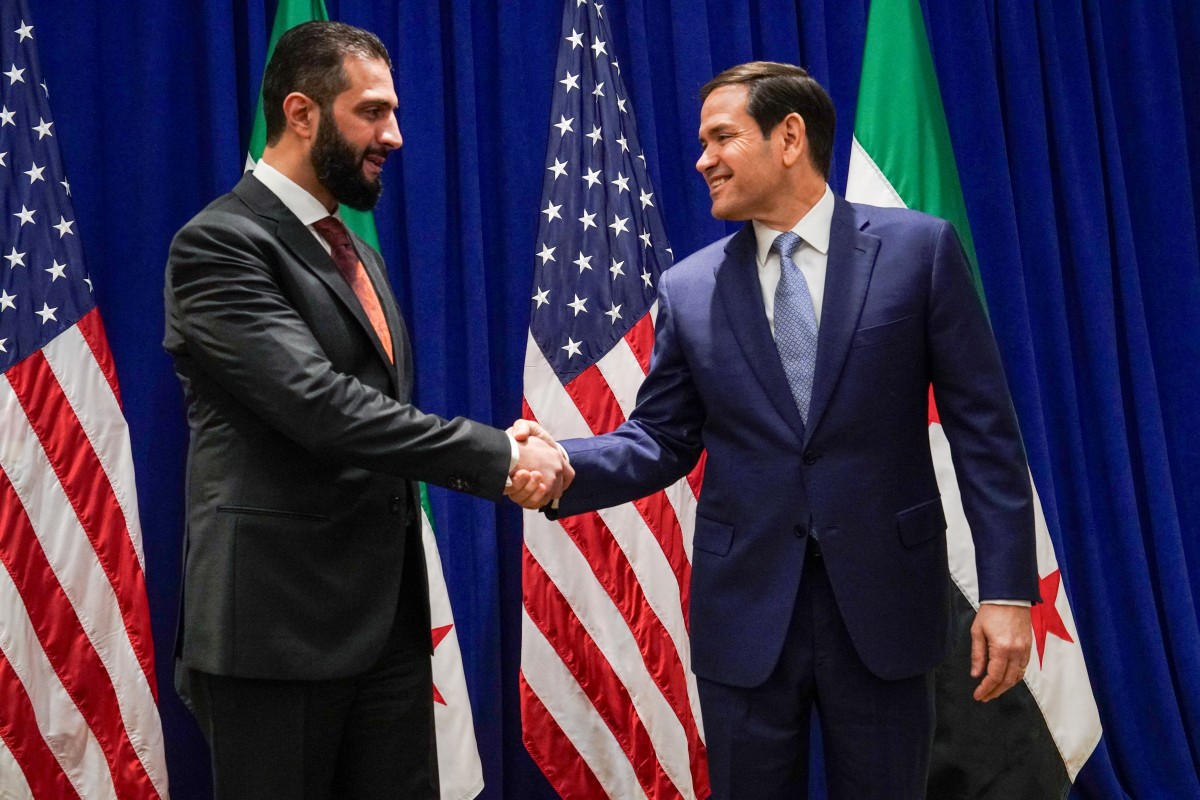 US Secretary of State Marco Rubio (R) meets with Syrian President Ahmed al-Sharaa at the Lotte New York Palace Hotel on the sidelines of the United Nations General Assembly meeting in New York City on September 22, 2025. (File/AFP)