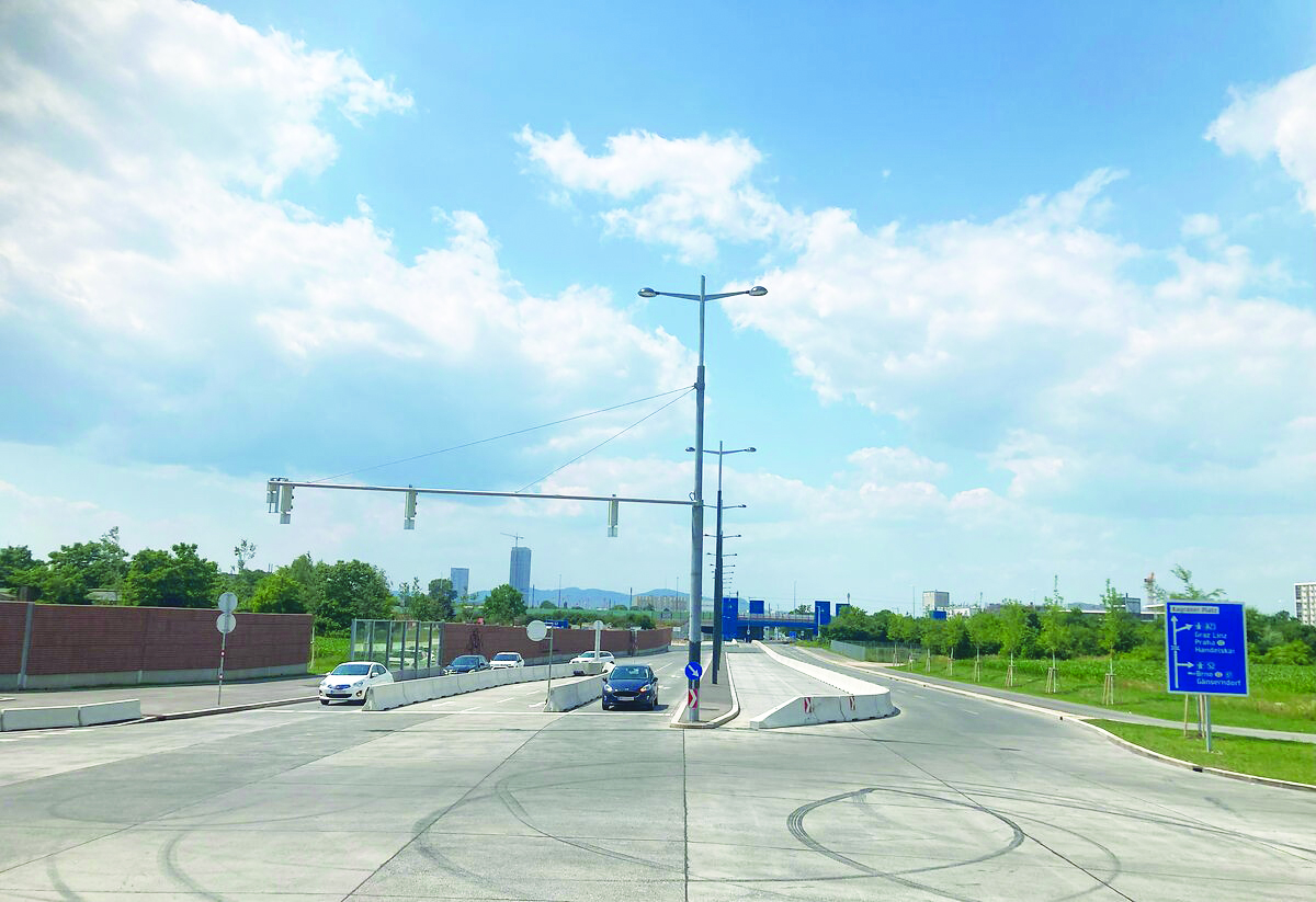 The divisive motorway project includes a tunnel under a national park.