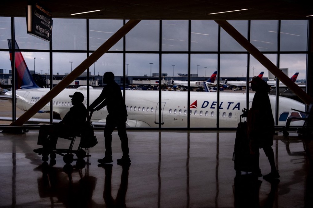 The warning about air travel highlights the latest potential collateral damage from the political dispute in Washington over government funding. (Getty Images/AFP)