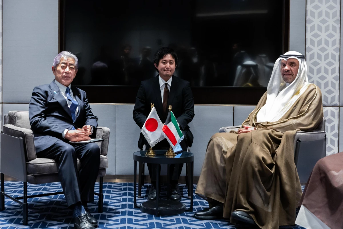 Kuwaiti Minister of Foreign Affairs Abdullah Al-Yahya met his Japanese counterpart, Takeshi Iwaya, in Kuwait to discuss bilateral ties. (Kuwait News Agency)