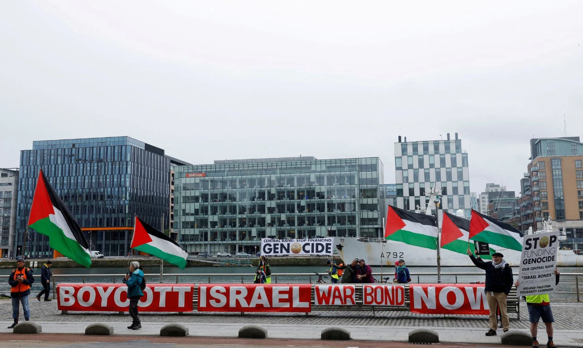 People in support of Palestinians demonstrate in front of the Central Bank of Ireland against the sale of Israeli bonds throughout the EU, in Dublin, Ireland, May 27, 2025. (Reuters)