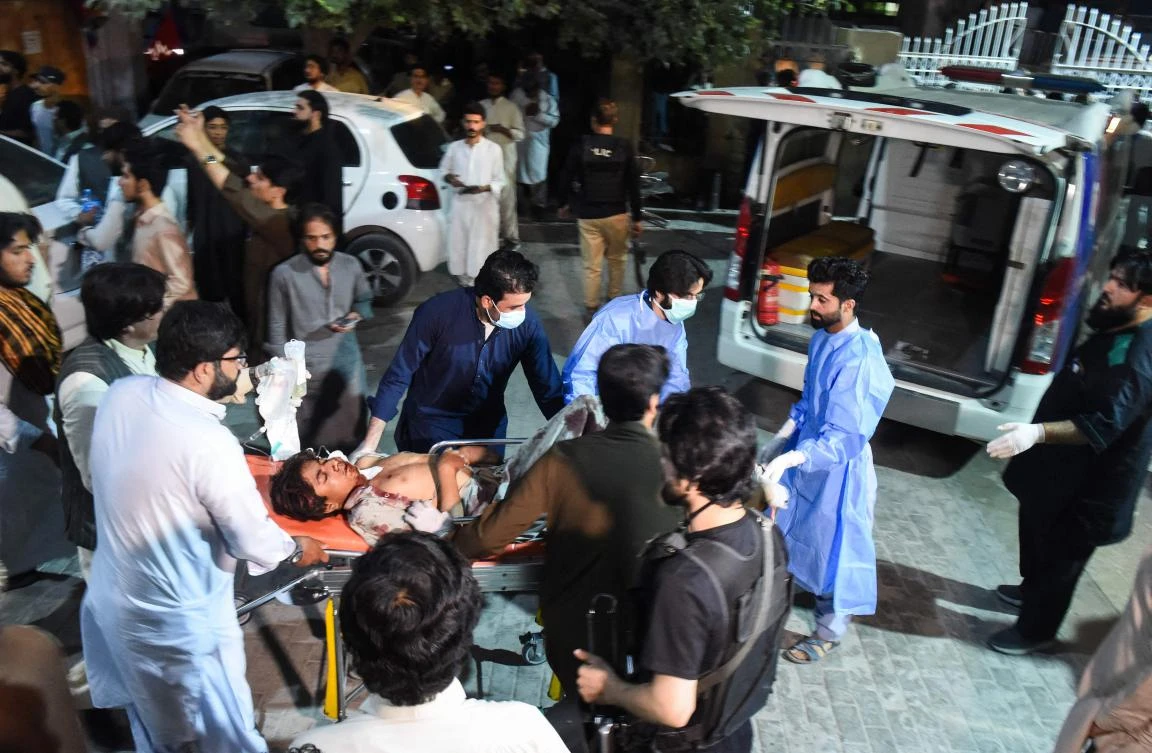 Medical personnel and volunteers push a stretcher with a victim injured by a suicide bombing at a hospital in Quetta on September 2, 2025. At least 22 people were killed in three attacks in Pakistan on September 2, 2025, officials said, including 11 who died after a suicide bomber targeted a political rally in the southwestern province of Balochistan. (Photo by Banaras KHAN / AFP)