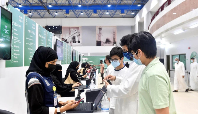 The Ministry of Health, in collaboration with the Ministry of Education and the Public Health Authority, has completed verification of school fitness tests and vaccinations for new students enrolling this academic year through primary healthcare centers throughout the Kingdom. (SPA/File Photo)