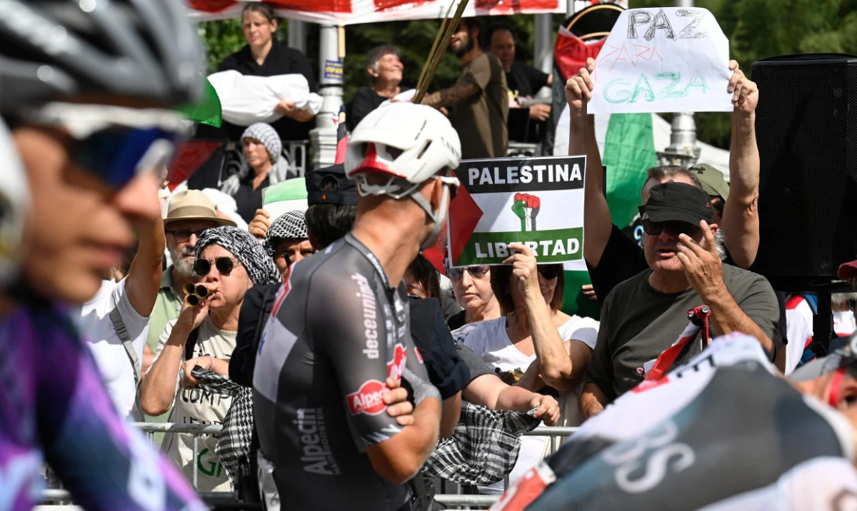 Pro-Palestine protester causes crash during Spanish Vuelta. Pedersen wins stage