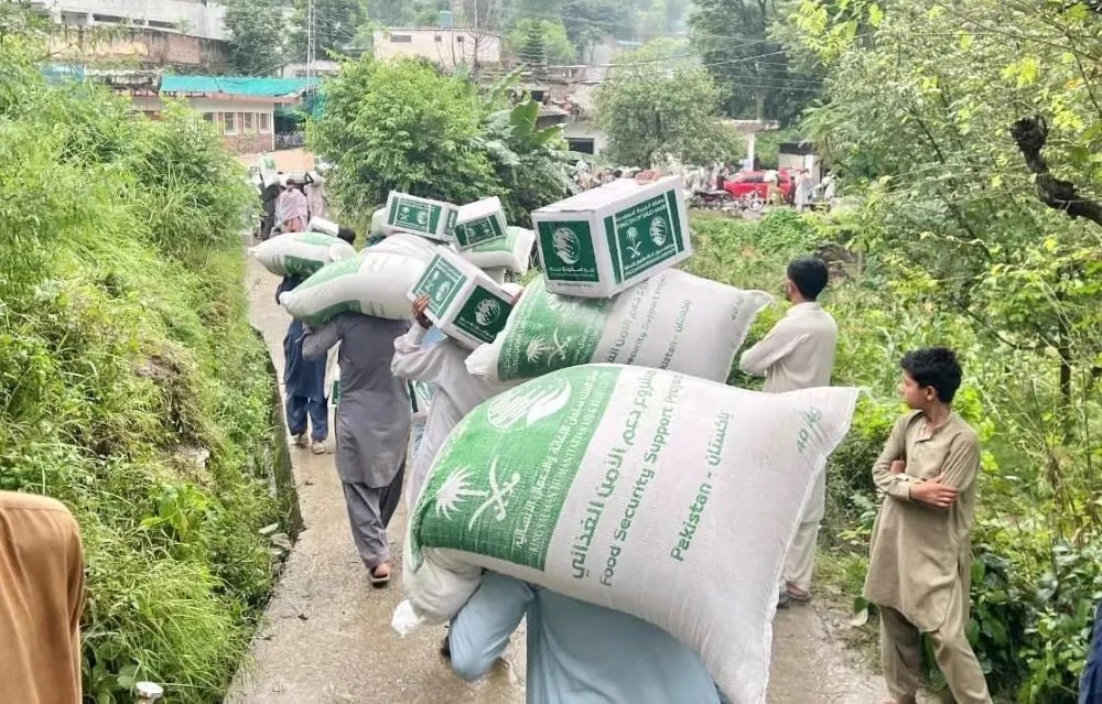 The relief items will be distributed among flood victims in Kasur, Jhang, Khanewal, Hafizabad, Chiniot, Multan, and Toba Tek Singh. (SPA)