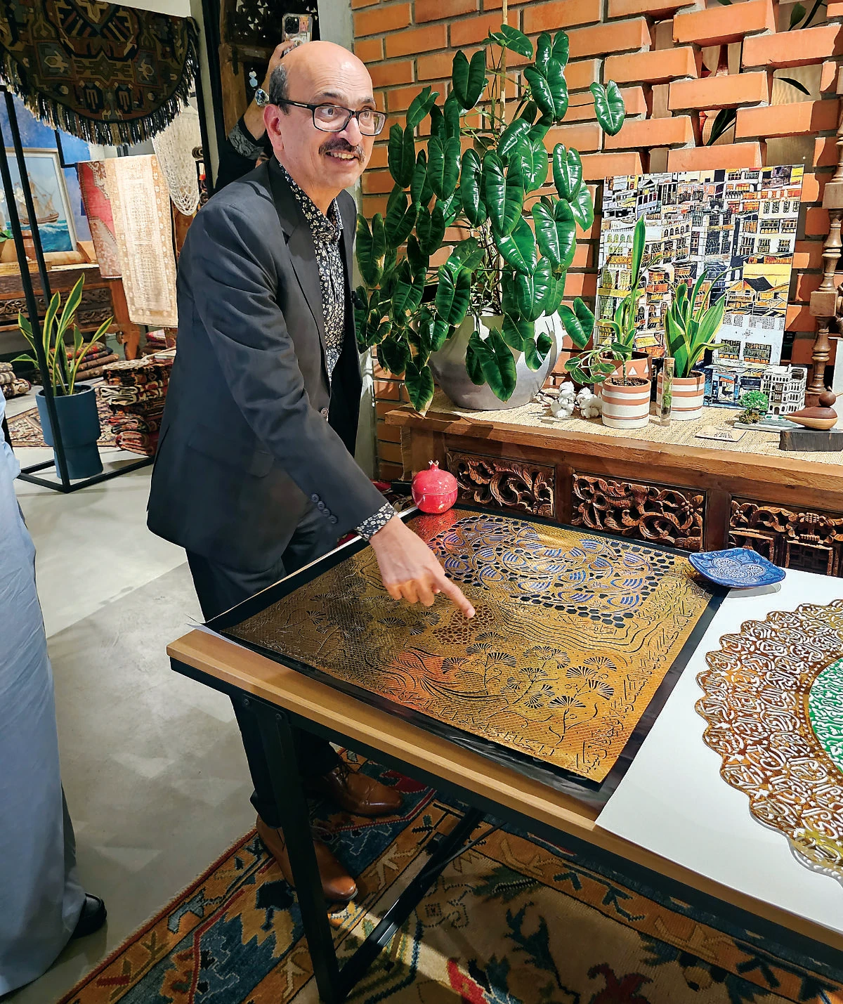Tusif Ahmad presented his work to an audience of Islamic art enthusiasts at the Layla Design Gallery. (AN photos)