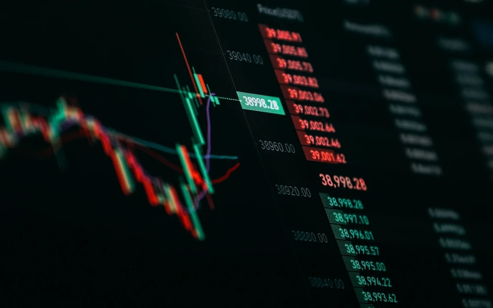The total trading turnover of the benchmark index reached SR4.33 billion ($1.15 billion), with 150 stocks advancing and 99 declining. Shutterstock