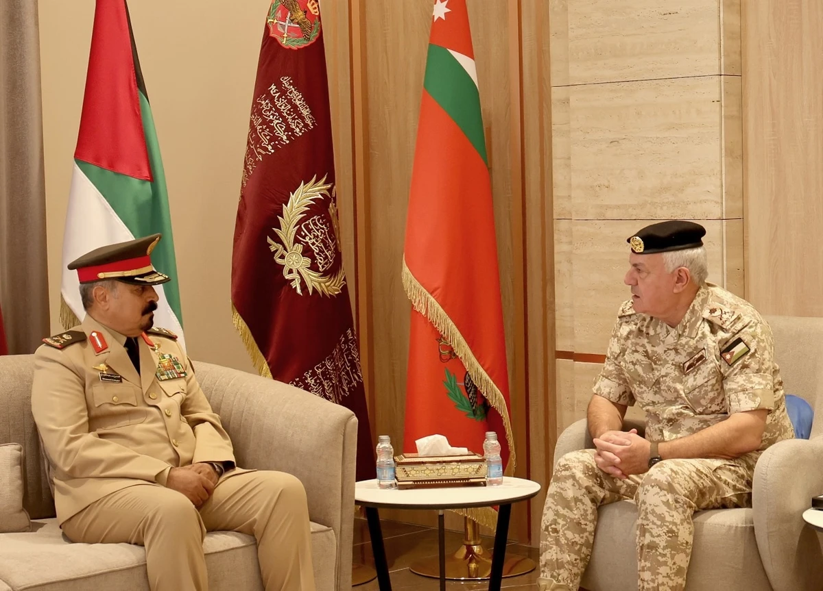 Maj. Gen. Yousef Huneiti, the Jordanian chairman of the Joint Chiefs of Staff, met with Maj. Gen. Pilot Mohammed bin Saeed Moghedi, secretary-general of the Islamic Military Counter Terrorism Coalition in Amman. (Petra)