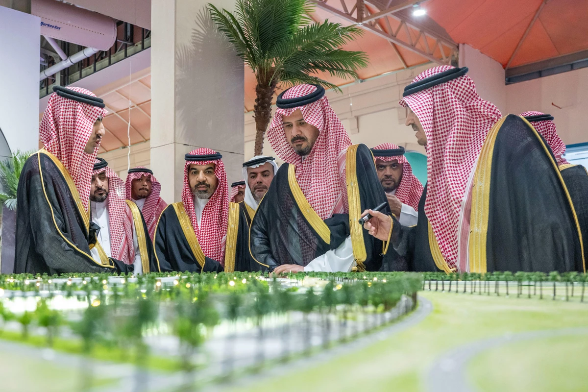 Madinah governor launches dates market, industry forum