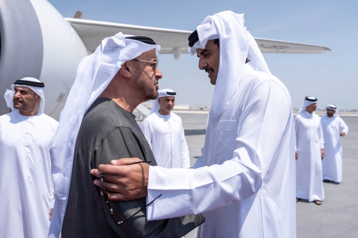 This handout picture released by Qatar's Amiri Diwan shows Qatar's Emir Sheikh Tamim bin Hamad al-Thani (R) welcoming UAE President Sheikh Mohamed bin Zayed al-Nahyan in Doha on September 10, 2025. Israel on September 10, warned its enemies they were not safe anywhere, a day after strikes targeting Hamas leaders in Qatar -- a US ally -- drew a rare rebuke from President Donald Trump. In a show of neighbourly solidarity, United Arab Emirates President flew to Qatar on September 10, and Saudi Arabia's de facto ruler, Crown Prince Mohammed bin Salman, will arrive on September 11. (Photo by Qatar Amiri Diwan / AFP)