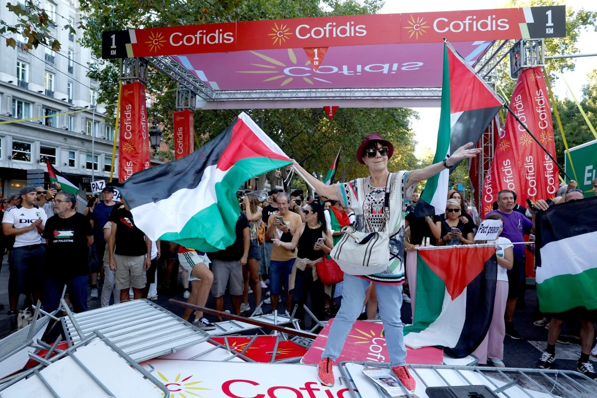 Vuelta final stage cancelled amid huge pro-Palestinian protest