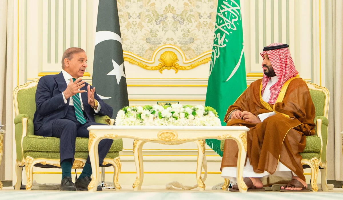 Saudi Arabia’s Crown Prince Mohammed bin Salman with Pakistani Prime Minister Shehbaz Sharif in Riyadh. (SPA)
