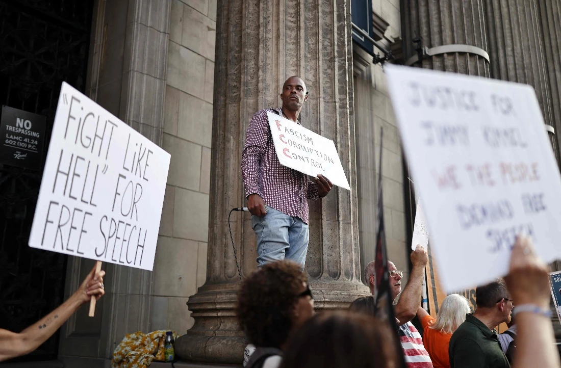 Demonstrators protest the suspension of the "Jimmy Kimmel Live!" show outside the El Capitan Entertainment Centre where the show is performed in Hollywood, US. (GETTY/AFP)