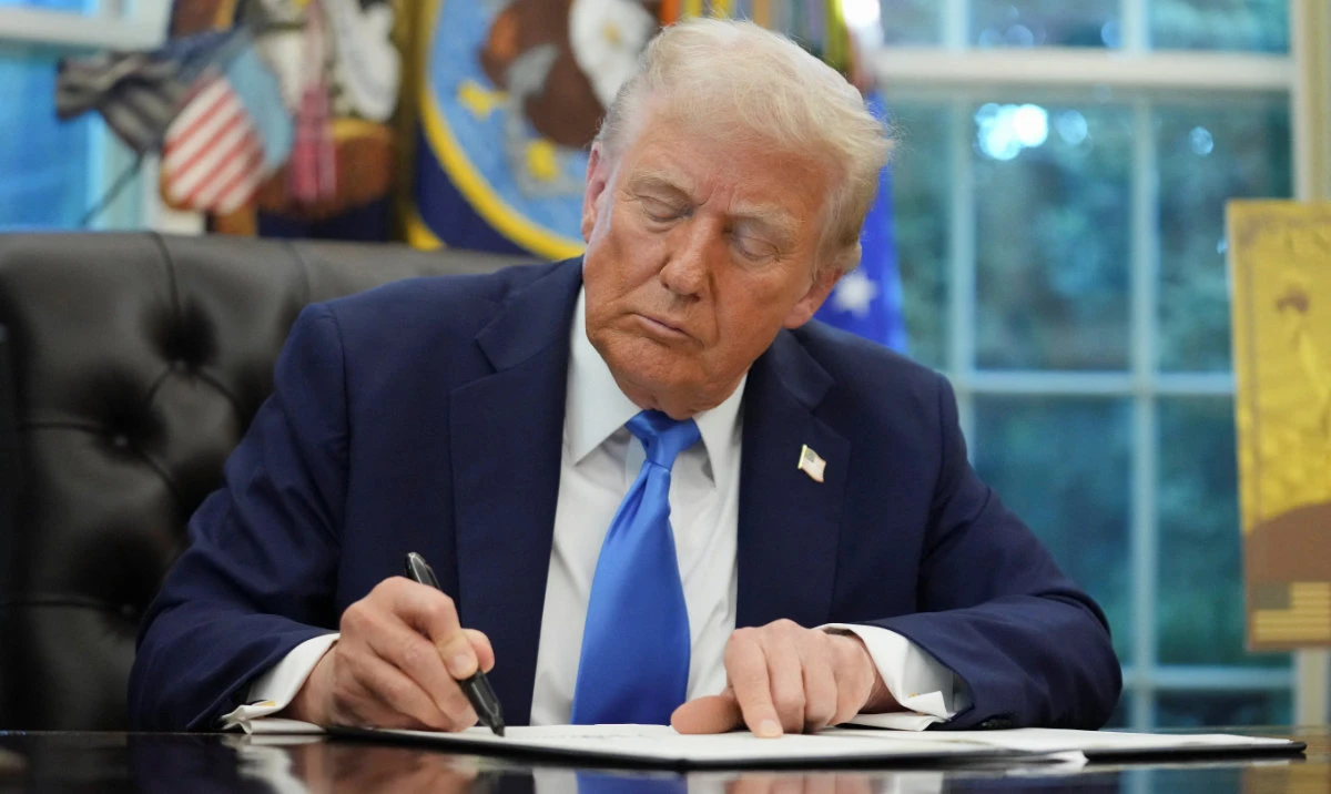 US President Donald Trump signs an executive order on gold card visa in the Oval Office at the White House in Washington, DC, US, September 19, 2025. (Reuters)
