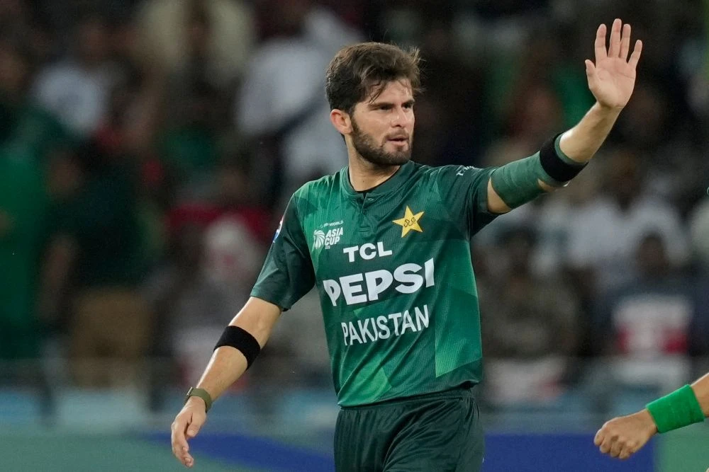 Pakistan’s Shaheen Shah Afridi celebrates the dismissal of Bangladesh’s Parvez Hossain Emon during the Asia Cup match at Dubai International Cricket stadium, Dubai, UAE, Sept. 25, 2025. (AP Photo)