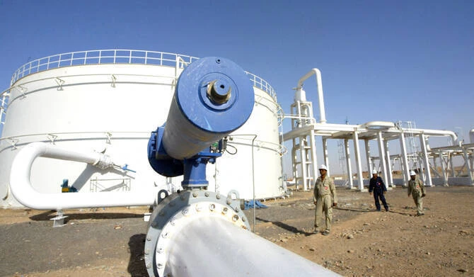 Crude oil flowed on Saturday through a pipeline from the semi-autonomous Kurdistan region in northern Iraq to Turkey for the first time in 2-1/2 years, after an interim deal broke a deadlock, Iraq's oil ministry said. (AFP/File)