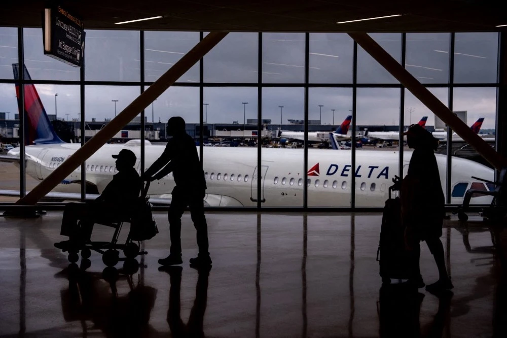 The warning about air travel highlights the latest potential collateral damage from the political dispute in Washington over government funding. (Getty Images/AFP)