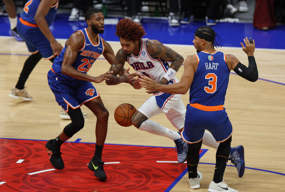 Hart, who is wearing a split on his right ring finger following surgery, came down with a rebound and landed awkwardly trying to avoid a tie-up with 76ers. (REUTERS)