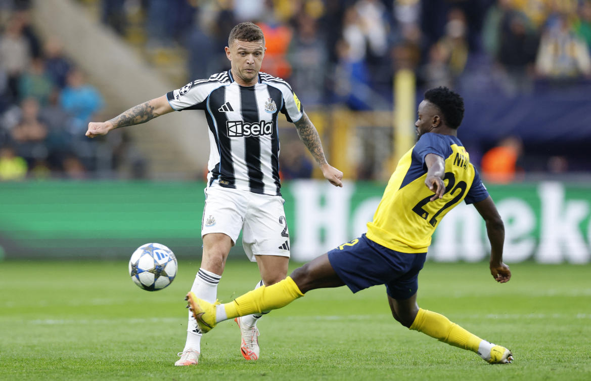 UEFA Champions League - Union Saint-Gilloise v Newcastle United - Lotto Park, Anderlecht, Belgium - October 1, 2025 Newcastle United's Kieran Trippier in action with Union Saint-Gilloise's Ousseynou Niang Action Images via Reuters/Peter Cziborra