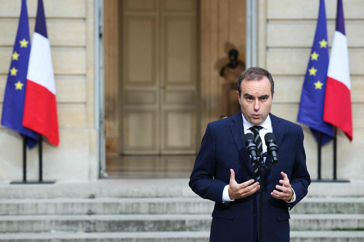 French Prime Minister Sebastien Lecornu delivers a statement at the Hotel Matignon in Paris, on October 3, 2025, before a round of consultations with political parties ahead of the announcement of the new government. (POOL / AFP)