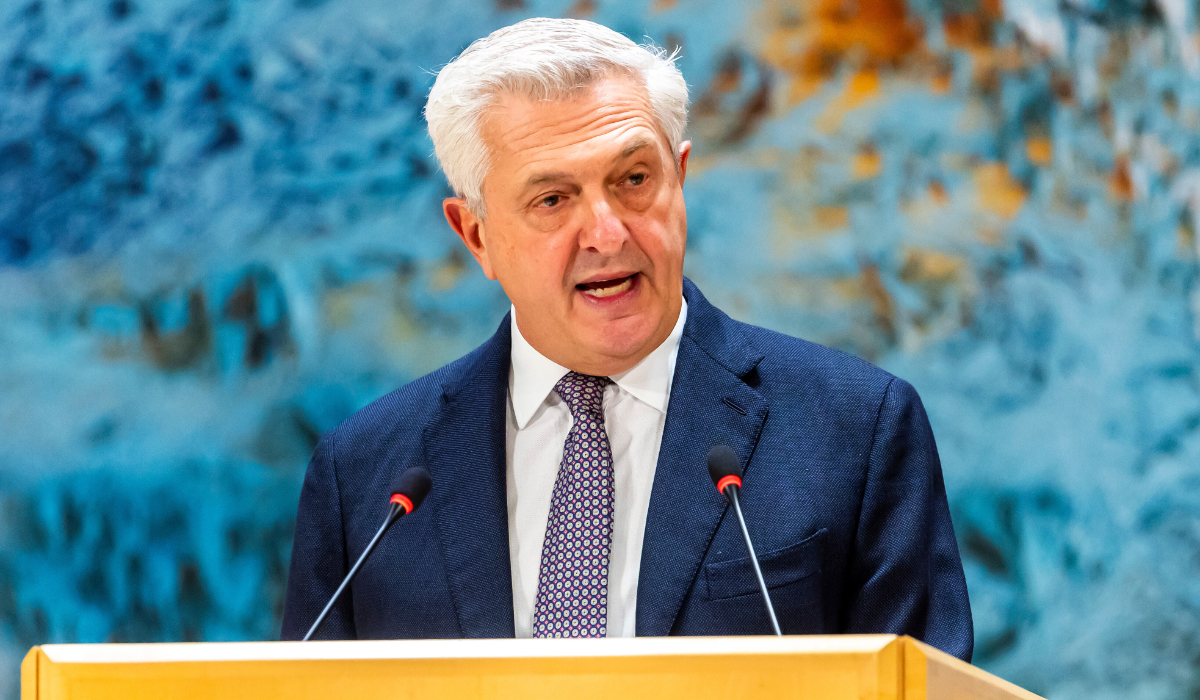 UN refugee agency chief suggests that US deportation practices violate the law