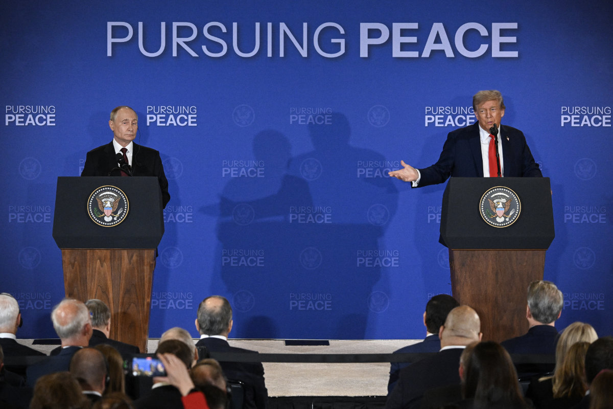 US President Donald Trump (R) and Russian President Vladimir Putin deliver a joint press conference after their summit on Ukraine in Anchorage, Alaska, on August 15, 2025. (AFP file photo)