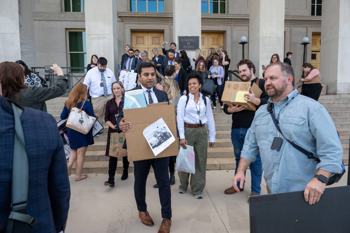 Journalists turn in access badges, exit Pentagon rather than agree to new reporting rules