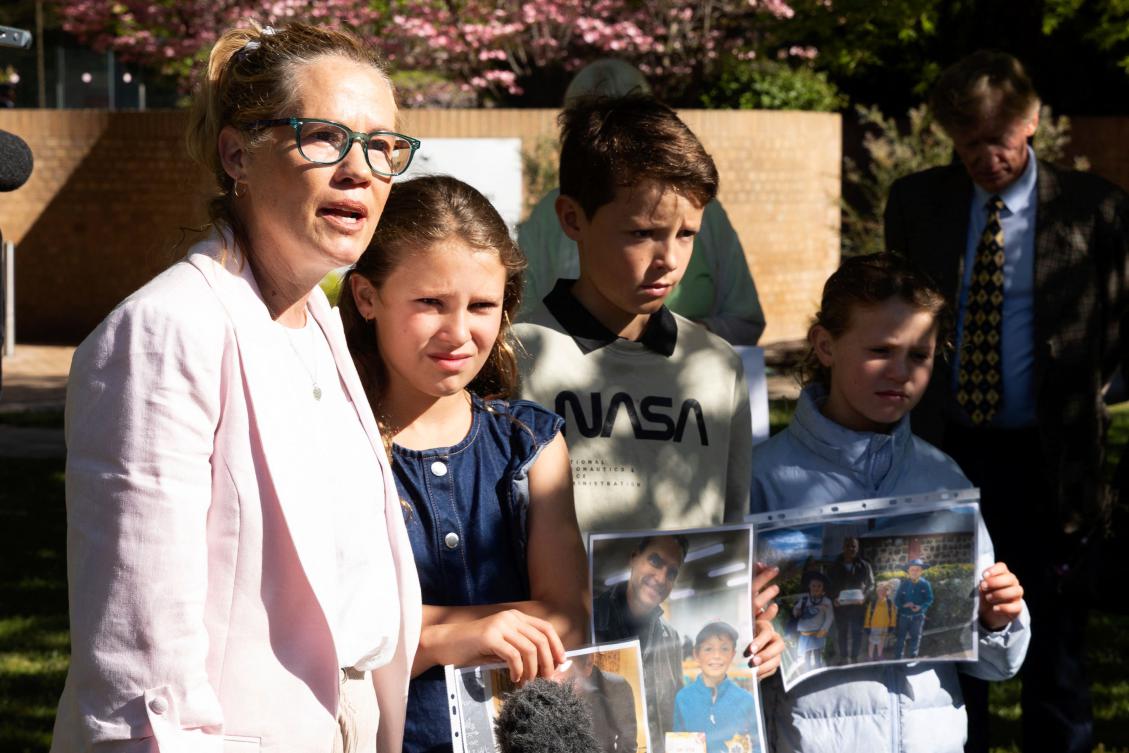 Saffrine Duggan (L), the wife of Daniel Edmund Duggan, stands with daughter Hazel (2nd L) and sons Ginger and Jack (R) during a rally outside the Federal Court of Australia in Canberra on October 16, 2025. (File/AFP)