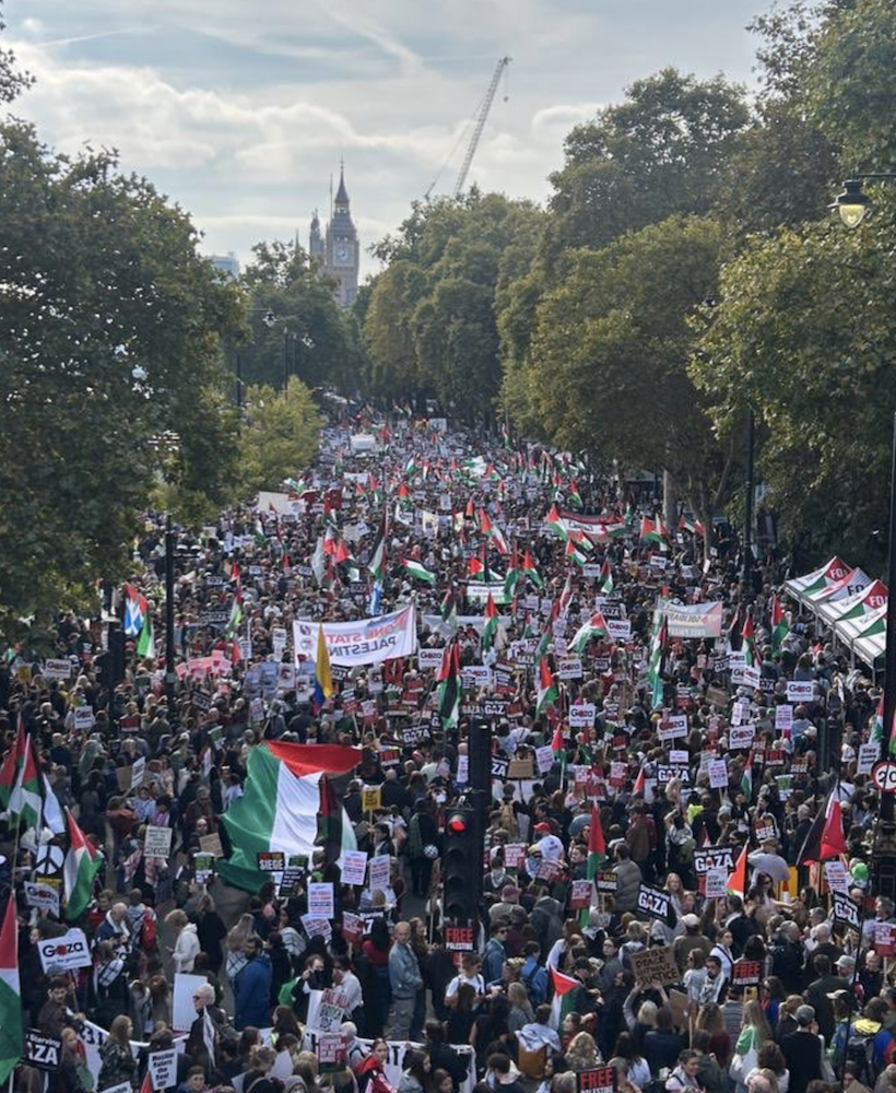 Pro-Palestine organizations in the UK have condemned British government plans to give police greater powers over repeated demonstrations, calling it a “draconian assault” on the right to protest, and have vowed to continue mobilizing despite the measures. (X/@LindseyAGerman)