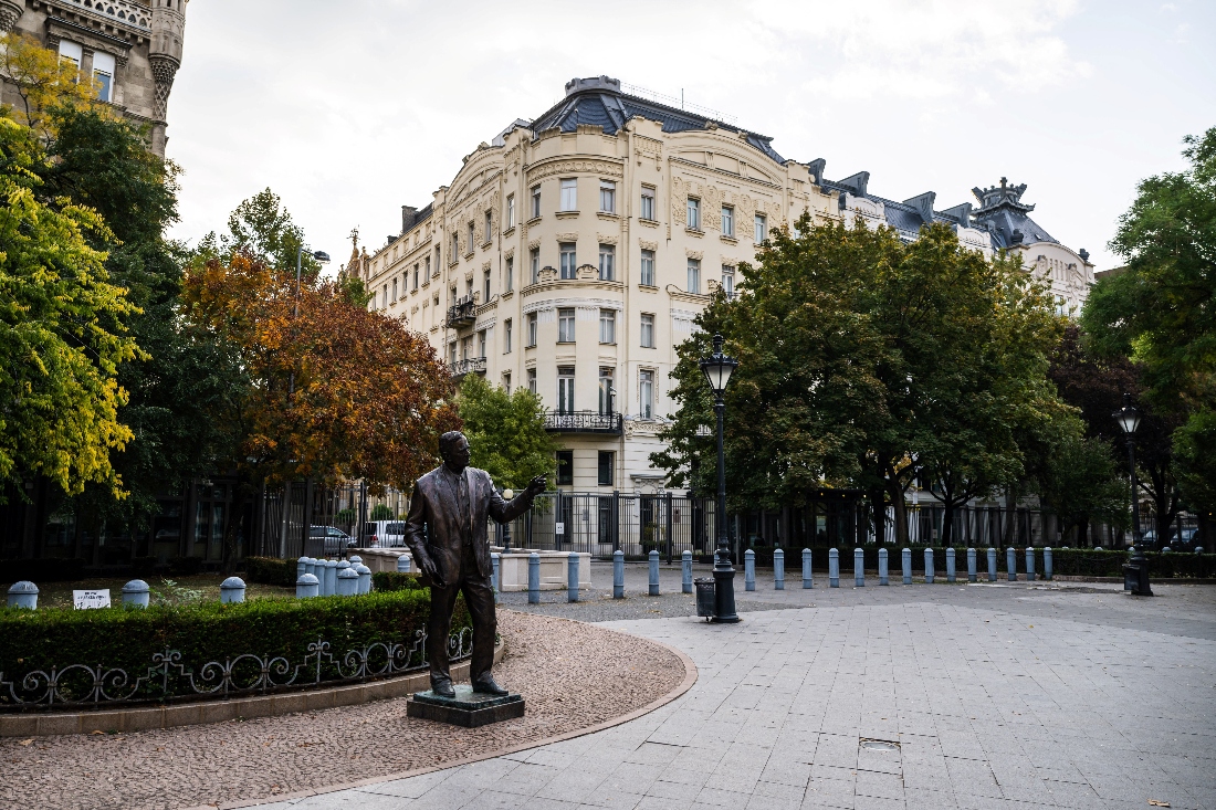 A statue of former U.S. President George H. W. Bush stands in front of the Embassy of the United States of America in Budapest, Hungary. (Reuters)
