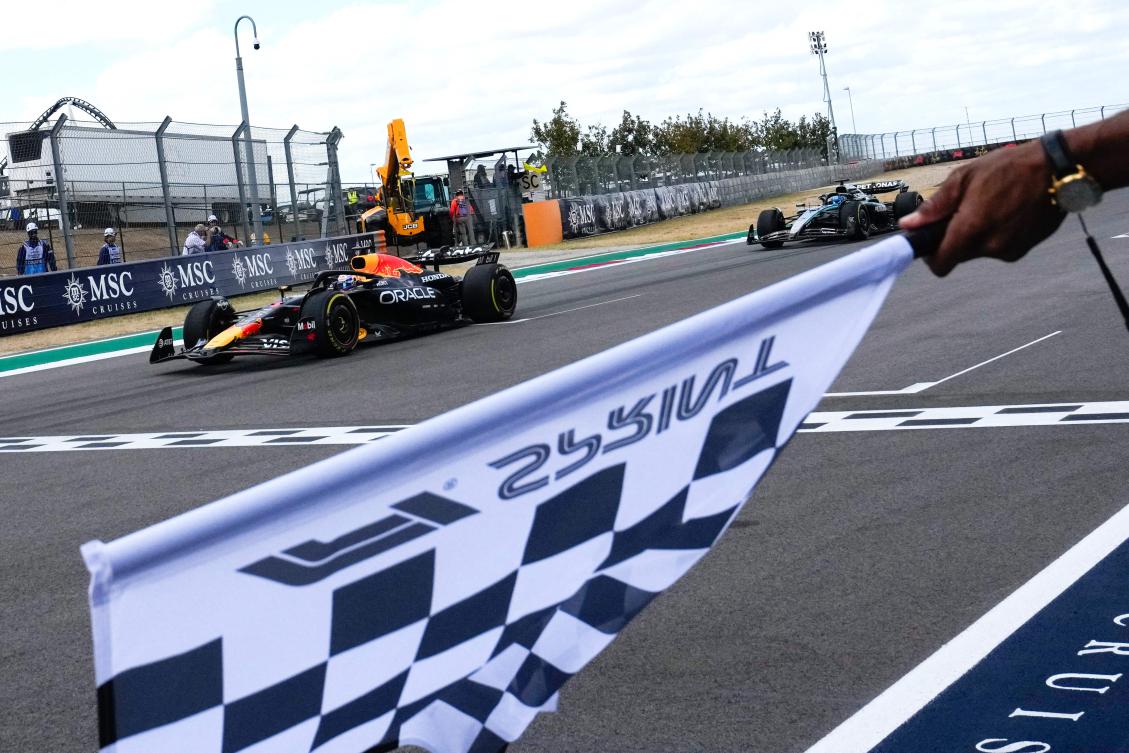 Verstappen wins dramatic US Grand Prix sprint, McLarens crash