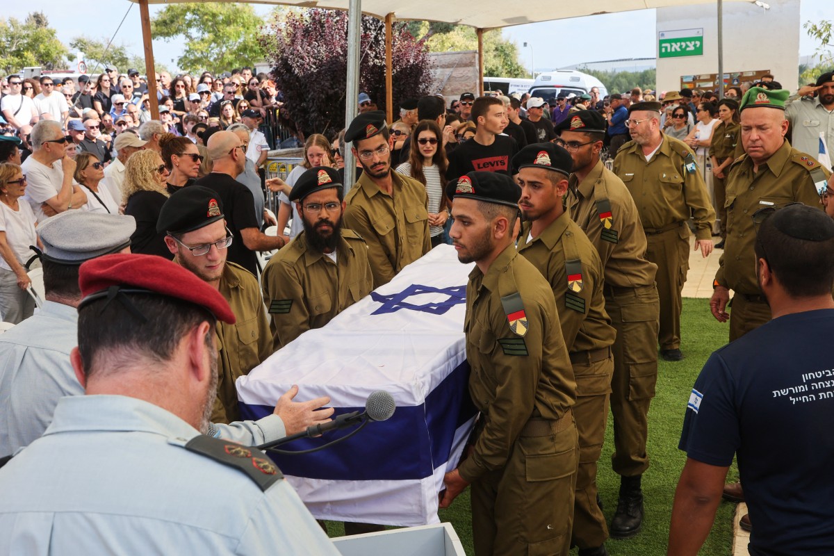 Israeli troops carry the coffin of a fellow soldier who was killed a day earlier in the war in the Gaza Strip, during funeral at the military cemetery in the central city of Modiin, Sept. 9, 2025. (AFP)