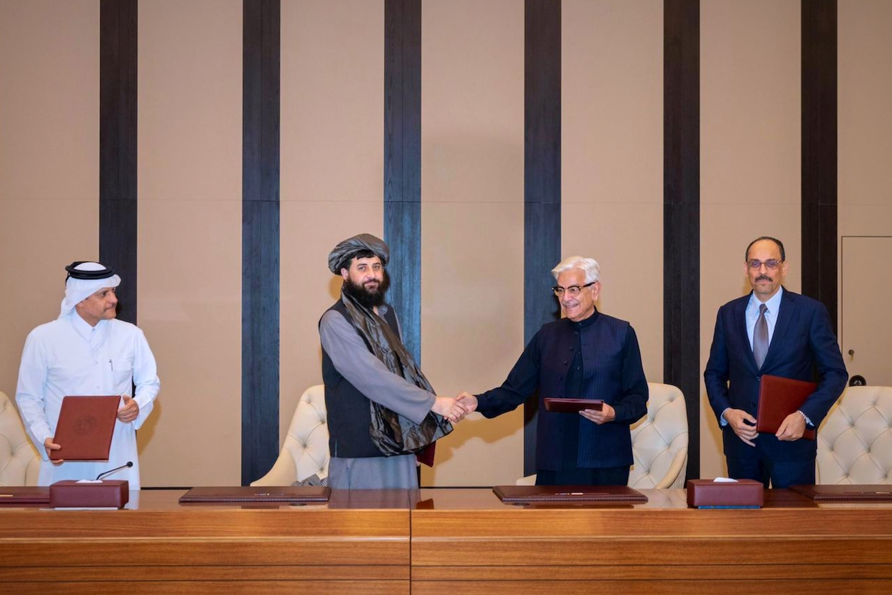 Pakistani Defense Minister Khawaja Asif, center right, and Afghan Defense Minister Mullah Muhammad Yaqoob shake hands after signing a ceasefire agreement in Doha, Qatar, Sunday, October 19, 2025. (AP)