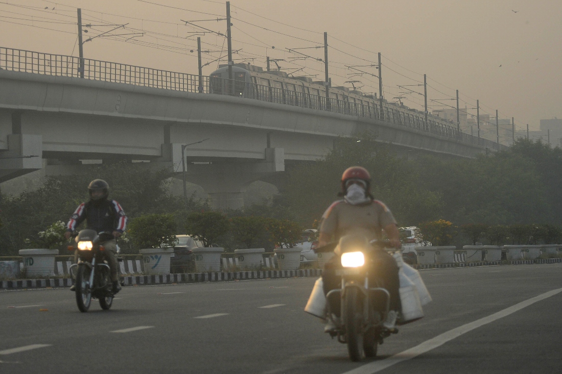 Motorists drive amidst morning smog, as authorities enforce measures to curb air pollution ahead of the Diwali festival, in New Delhi, India. (AP)