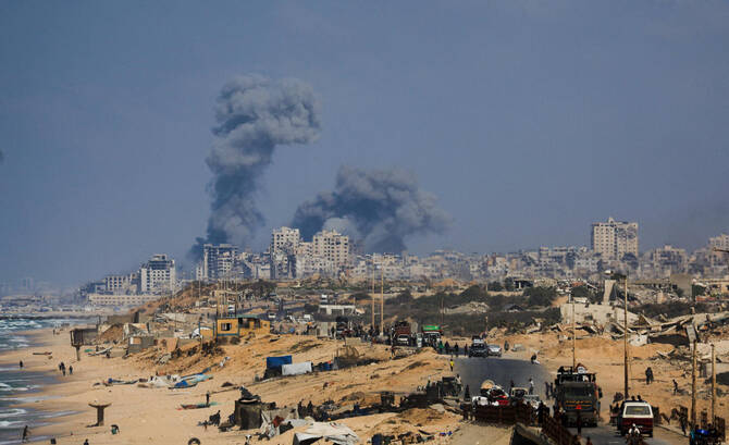 Smoke rises during an Israeli military operation in Gaza City last month. Spain stopped exchanging weapons with Israel after the war stopped. (Reuters)