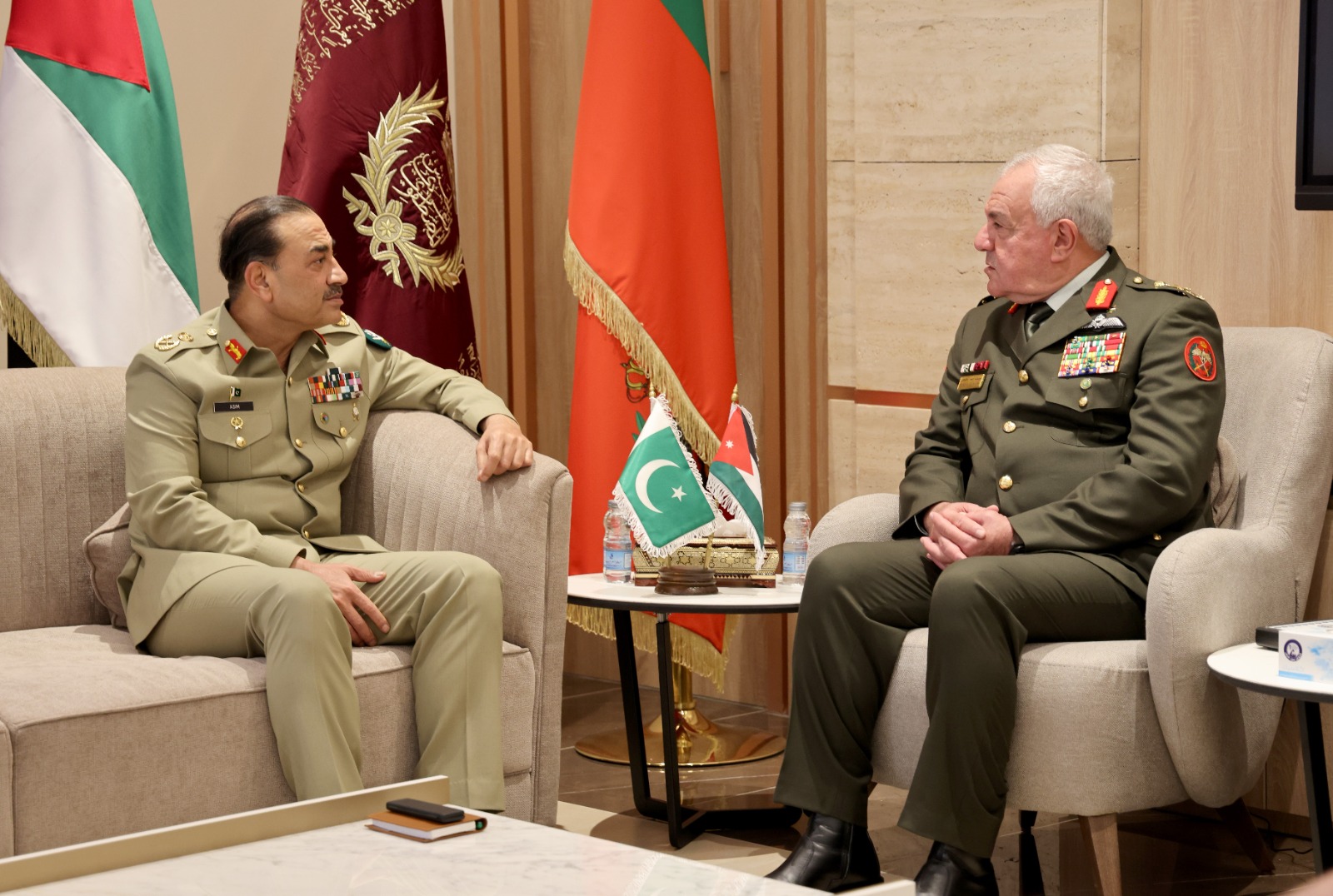 Pakistan’s Chief of the Army Staff, Field Marshal Asim Munir, discussed military cooperation with the Chairman of the Joint Chiefs of Staff, Maj. Gen. Yousef Huneiti. (Petra)