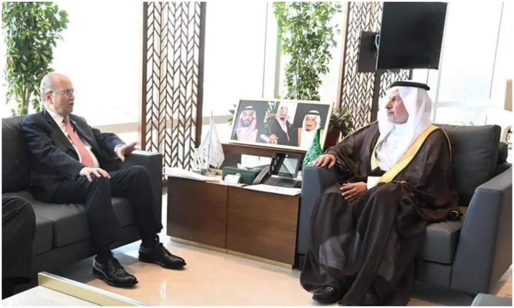 Palestinian Prime Minister Mohammad Mustafa has met with KSrelief’s Supervisor General, Dr. Abdullah bin Abdulaziz Al-Rabeeah. (SPA)