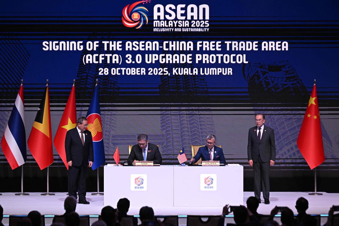 China and ASEAN, hit by US tariffs, sign upgraded free trade pact