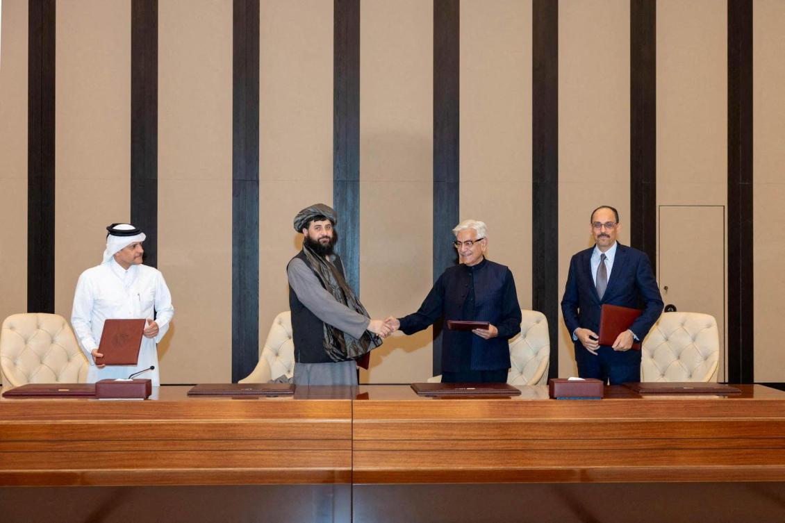 Afghan Defense Minister Mullah Mohammad Yaqoob Mujahid and Pakistani Defense Minister Khawaja Muhammad Asif shake hands during earlier talks mediated by Qatar and Turkiye, in Doha, on Oct. 19. (Reuters)