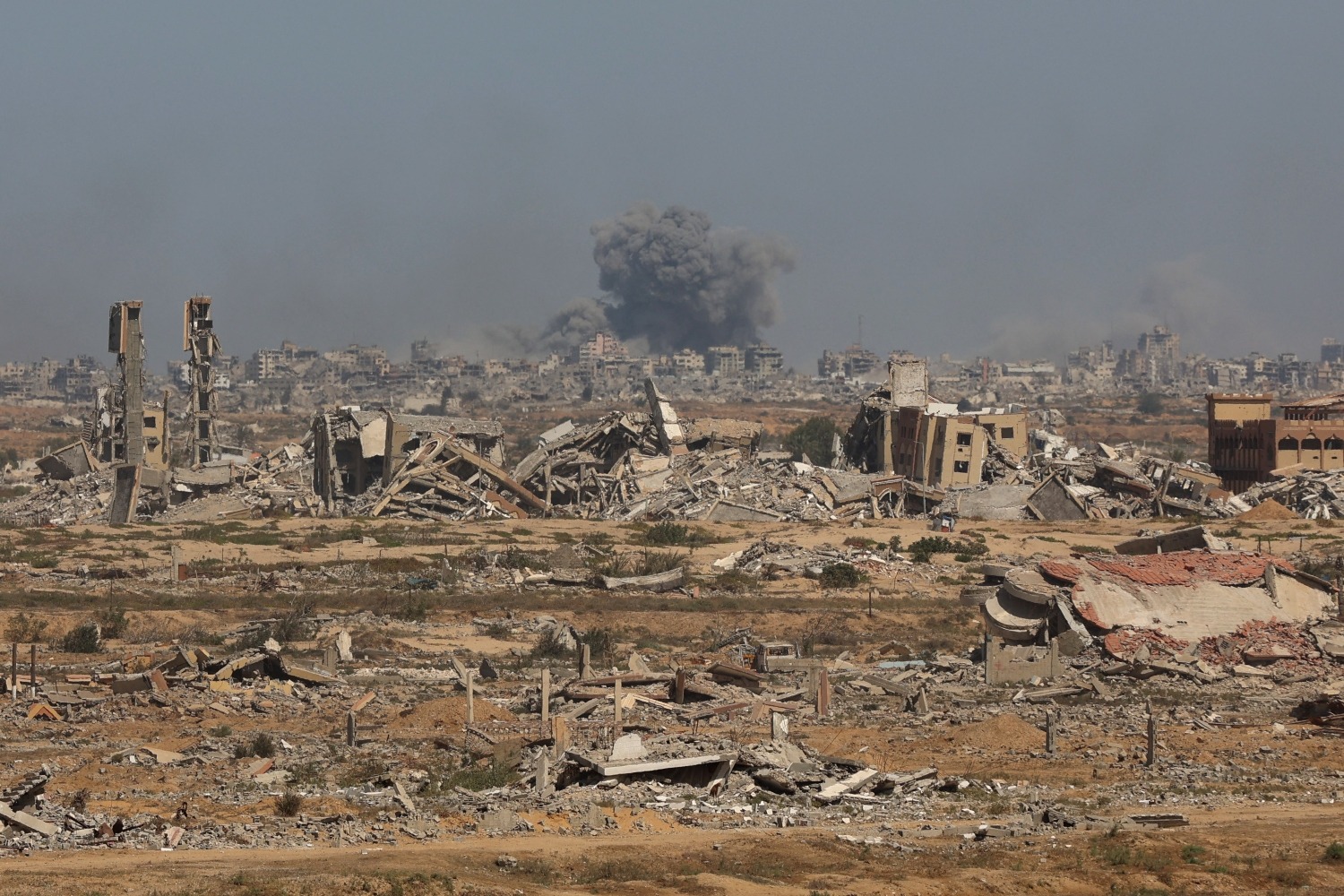Palestinians face a choice between the guaranteed defeat of Gaza, accompanied by a temporary slowdown of the genocide (AFP)