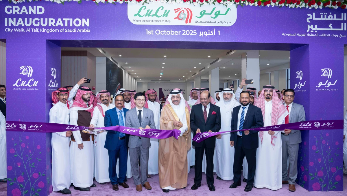 The new LuLu Hypermarket was inaugurated by Abdullah bin Khamis Al-Zaidi, mayor of Taif, in the presence of Yusuffali M.A., chairman of LuLu Group, and other guests.