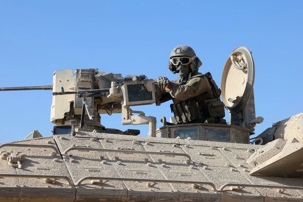 An Israeli army soldier behind a mounted machine gun in the vicinity of the Jordanian Field Hospital in Gaza City, Oct. 3, 2025. (AFP)