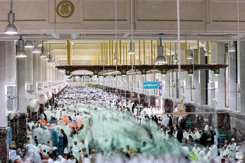 Muslim worshippers performing the Umrah pilgrimage walk between the Marwa and Safa hills at the Grand Mosque in Makkah during the holy month of Ramadan on April 14, 2023. (AFP/File Photo)